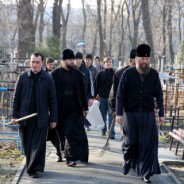 На Лук'янівському кладовищі столиці проведено прибирання надгробків викладачів КДАіС