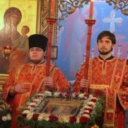 16 квітня митрополит Бориспільський і Броварський Антоній звершив вечірнє богослужіння в академічному храмі Різдва Богородиці.