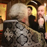 Митрополит Антоній разом із студентами Київських духовних шкіл приступив до Таїнства Соборування