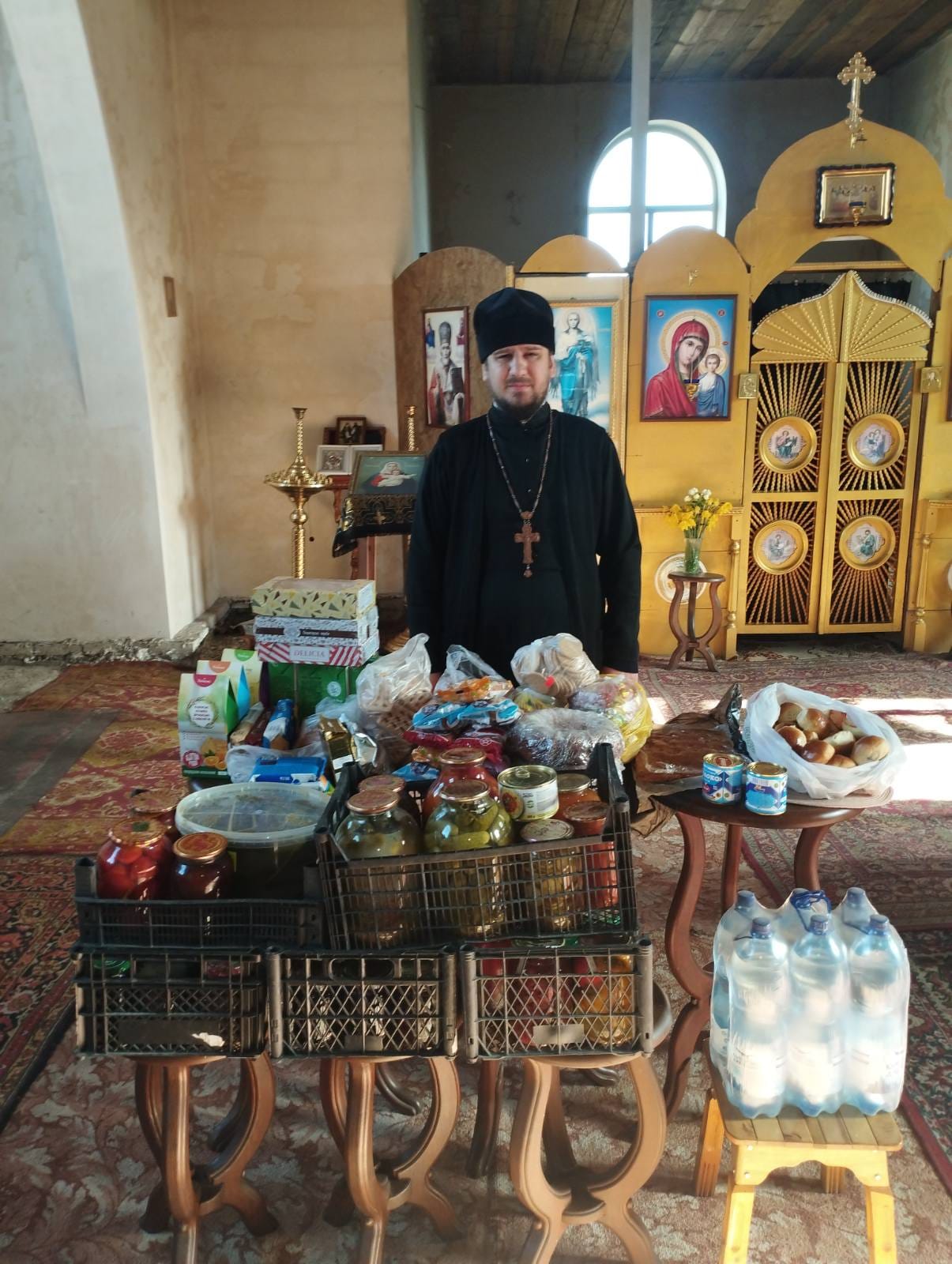 Спасо-Преображенська парафія Коржів передала гуманітарну допомогу військовим, що проходять реабілітацію. 