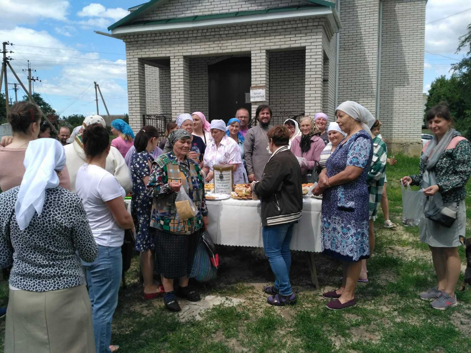 Спасо-Преображенська парафія Коржів організувала благодійну ярмарку.