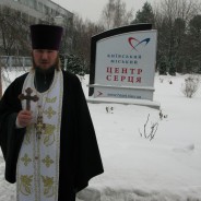 Священик окрописв Іоралнською водою приміщення Київського інституту серця