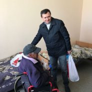 На Світлій Седмиці благочинний  і парафіяни Першого Вишгородського благочиння відвідали районний будинок-інтернат для престарілих