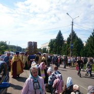 ЯГОТИН. Всеукраїнська хресна хода миру любові та молитви за Україну продовжує йти Бориспільською єпархією