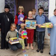 МОРОЗІВКА. Настоятель відвідав з благодійною допомогою багатодітних сімей своєї парафії