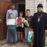 МОРОЗІВКА. Настоятель відвідав з благодійною допомогою багатодітних сімей своєї парафії