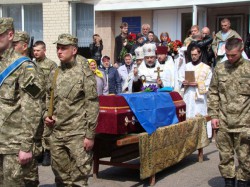 СВІТИЛЬНЯ. У парафії звершено чин похорону воїна, загиблого на сході України