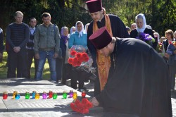 ЯГОТИН. Духовенство та молодь молились за упокій загиблих у Великій Вітчизняній війні