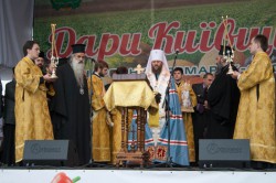 Митрополит Бориспільський і Броварський Антоній відправив молебень перед відкриттям ярмарку “Дари Київщини”