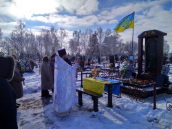 МОРОЗІВКА. Священик відслужив панахиду по українським воїнам, які загинули в Донецькому аеропорту