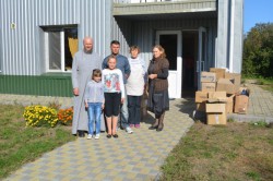 Православна громада села Єрківці передала гуманітарну допомогу біженцям із Донбасу