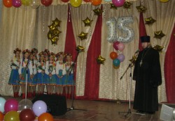 ПЛОСКЕ. Священика запросили на святковий концерт з нагоди 15-річчя створення зразкового вокального ансамблю 