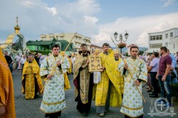 Митрополит Бориспільський і Броварський Антоній взяв участь у Хресному ході на честь 25-річчя Хустської єпархії