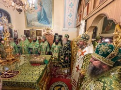 Митрополит Бориспільський і Броварський Антоній очолив соборне служіння літургії в Глинській пустині