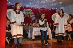 ПАСІЧНА. Молодь парафії у сільському клубі організувала свято напередодні пам'яті святителя Миколая Чудотворця