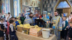 КНЯЖИЧІ. У Спасо-Преображенському монастирі діти причастилися святих Христових Таїн та помолилися перед початком навчального року