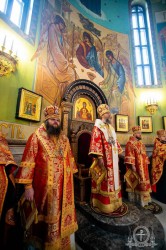 Митрополит Антоній очолив пасхальну вечірню в кафедральному соборі Борисполя