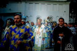 Митрополит Бориспільський і Броварський Антоній взяв участь у вечірньому богослужінні з чином погребіння Плащаниці Богородиці