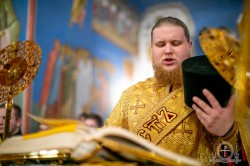Митрополит Бориспільський і Броварський Антоній очолив нічну Божественну літургію на честь 30-ліття дарування самостійністі та незалежності УПЦ