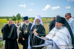 Митрополит Бориспільський і Броварський Антоній освятив накупольний хрест храму відроджуваного Межигірського монастиря