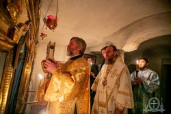 Митрополит Антоній у день 27-річчя дияконської хіротонії звершив Божественну Літургію у Ближніх печерах Києво-Печерської Лаври