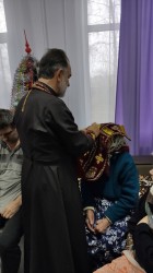 Благочинний Другого Броварського округу поздоровив мешканців будинку престарілих із Різдвом Христовим