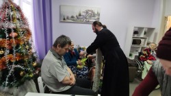 Благочинний Другого Броварського округу поздоровив мешканців будинку престарілих із Різдвом Христовим
