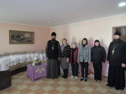 До свята Великодня священники Бориспільської єпархії відвідують будинки престарілих з благодійною провізією