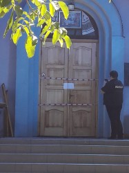 ПОГРЕБИ. Поліція опечатала храм після чергової спроби захоплення активістами ПЦУ