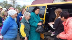 СВІТИЛЬНЯ. Священник з молоддю організовує допомогу жителям деокупованих сіл Броварського району 