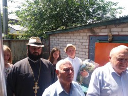 БРОВАРИ. Священик разом із мером привітав найстарішого ветерана міста із 100-річчям