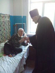 ТУРІВКА. Благочинний Згурівського округу відвідав будинок престарілих