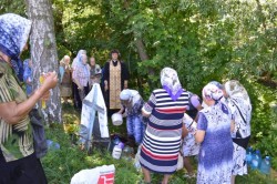 ЯГОТИН. Освячення води на джерелі святої Параскеви