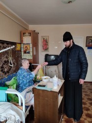 БЕРЕЗАНЬ. Священник відвідав місцевий будинок пристарілих