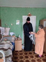 БЕРЕЗАНЬ. Священник відвідав місцевий будинок пристарілих