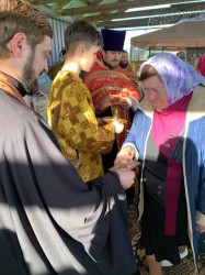 ПАСІЧНА. Духовенство і парафіяни з урочистостями зустріли копію Почаївської ікони Божої Матері