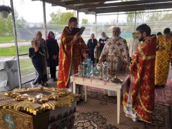 ПАСІЧНА. Духовенство і парафіяни з урочистостями зустріли копію Почаївської ікони Божої Матері