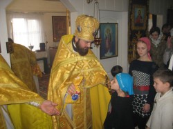 БОРИСПІЛЬ. Намісник монастиря привітав діток зі святом Миколая