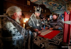 У середу 5-ї седмиці Великого посту митрополит Антоній звершив Літургію Передосвячених Дарів в Києво-Печерській Лаврі