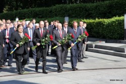 Митрополит Бориспільський і Броварський Антоній взяв участь у покладанні квітів до меморіалу Перемоги на могилі Невідомого солдата