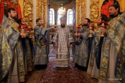 На свято Введення в храм Пресвятої Богородиці керуючий Бориспільською єпархією звершив богослужіння в Києво-Печерській Лаврі