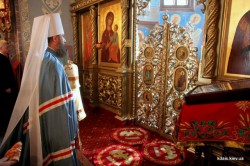 У Неділю 5-ту після Пасхи митрополит Антоній звершив Божественну Літургію в Києво-Печерській Лаврі