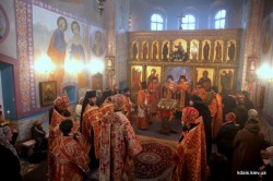 16 квітня, митрополит Бориспільський і Броварський Антоній звершив вечірнє богослужіння в академічному храмі Різдва Богородиці.